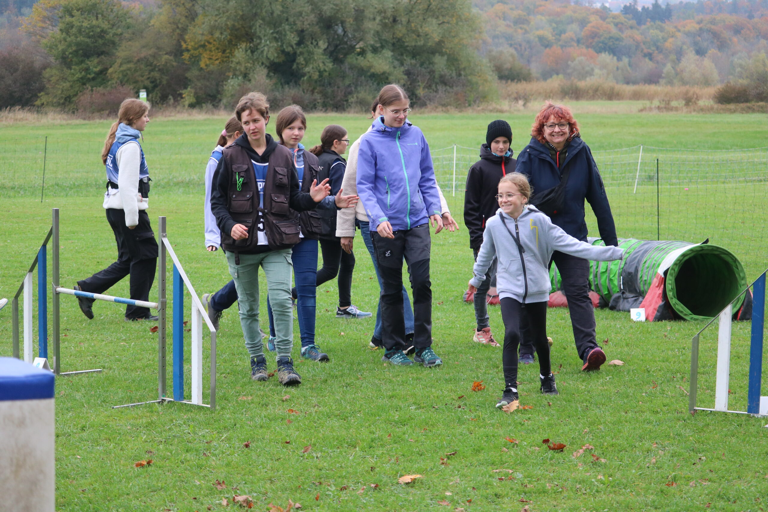 Besichtigung des Agility-Parcours ohne Hund (Briefing). Welches ist der optimale Laufweg?